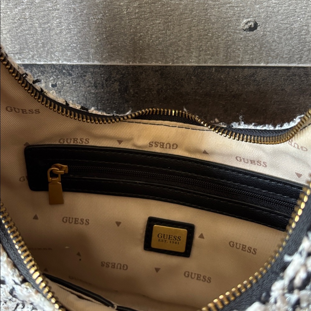 Guess Shoulder Bag - Picture 8 of 9
